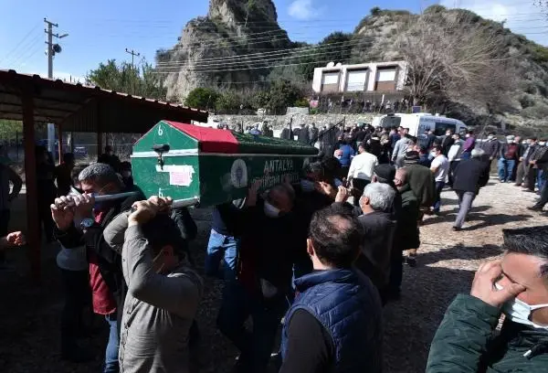 Katliam gibi kazada ölen 6 kişiden geriye, mutluluk fotoğrafları kaldı (3) Katliam gibi kazada ölen 6 kişiden geriye, mutluluk fotoğrafları kaldı (3)
