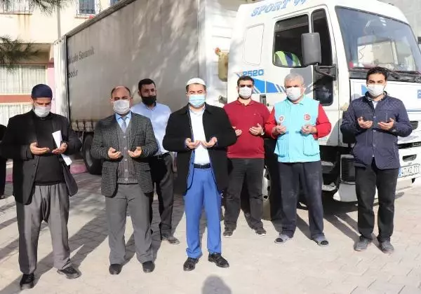 Midyat'tan Ceylanpınar'daki kamplarda yaşayan Suriyelilere kamyon dolusu yardım Midyat'tan Ceylanpınar'daki kamplarda yaşayan Suriyelilere kamyon dolusu yardım