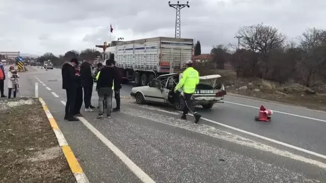Otobüs otomobile çarptı: 1 yaralı Otobüs otomobile çarptı: 1 yaralı