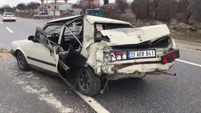 Otobüs otomobile çarptı: 1 yaralı Otobüs otomobile çarptı: 1 yaralı