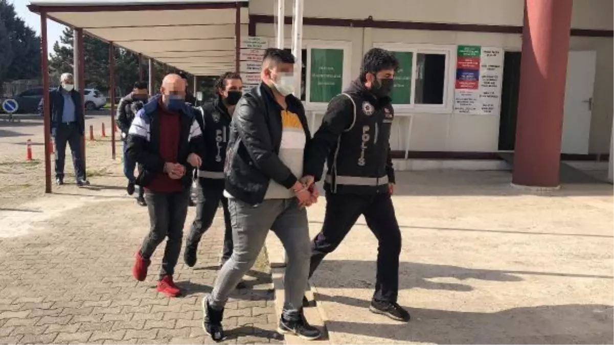 Sahte oturma izni düzenleyen 3 Iraklı yakalandı, 80 ilde geriye dönük inceleme başlatıldı