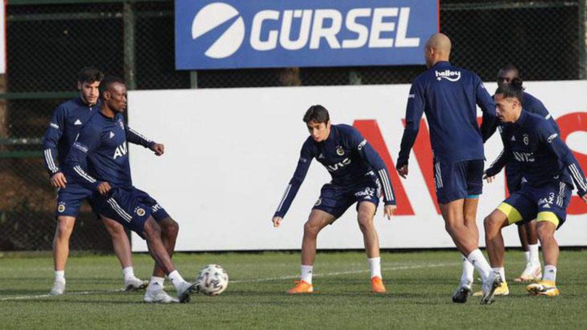 Sakatlığı geçen Fenerbahçeli Tisserand, antrenmanda yer aldı