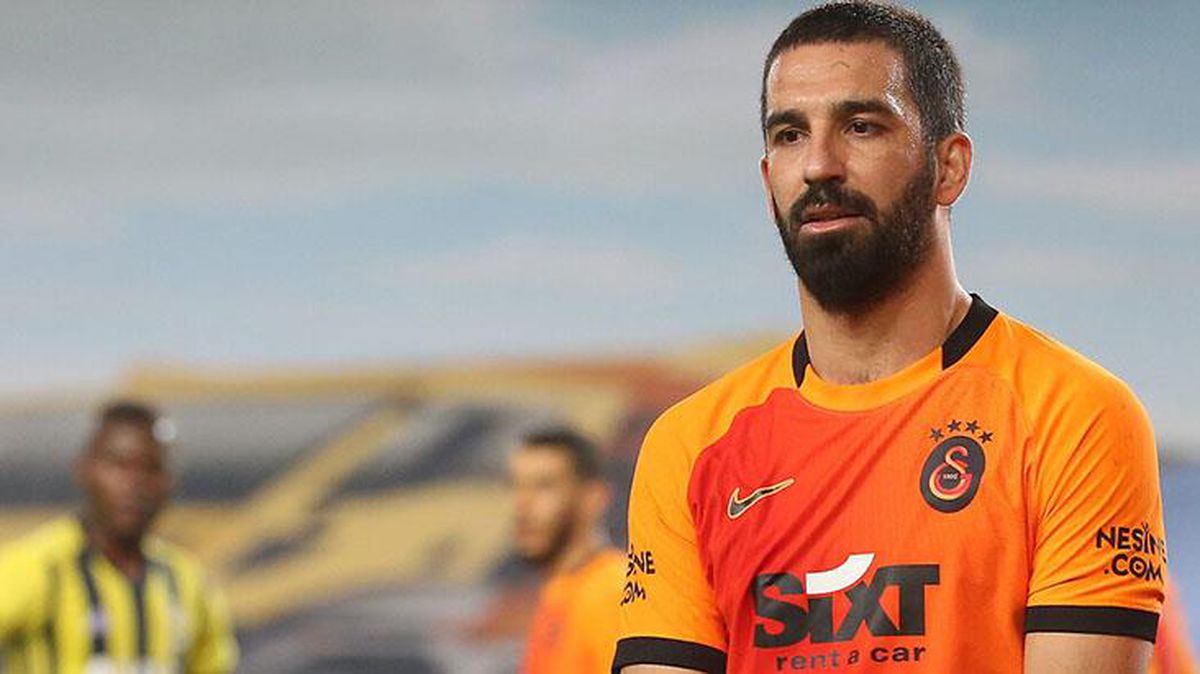 Son Dakika: Arda Turan'a derbi sonrasındaki küfürlü tezahüratı nedeniyle 2 maç ceza verildi
