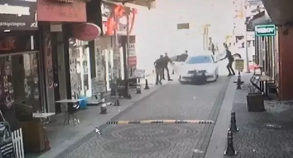 Son dakika haberi: Ümraniye'de 3 kişinin yaralandığı silahlı beyzbol sopalı kavga kamerada Son dakika haberi: Ümraniye'de 3 kişinin yaralandığı silahlı beyzbol sopalı kavga kamerada