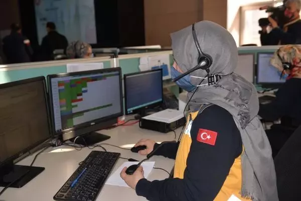 '112 Acil'i arayıp evlenme teklifi eden de var, eşinden ayrıldığı için sohbet etmek isteyen de'