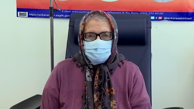 İzmir'de CoronaVac aşısının ikinci dozu sağlık çalışanlarına yapılmaya başlandı