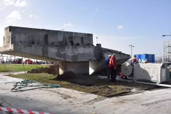 Alsancak viyadükleri kaldırılıyor