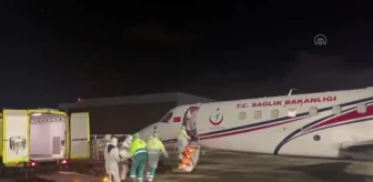 Son dakika haberleri: AMSTERDAM - Hollanda'da koronavirüs tedavisine son verilmek istenen vatandaş ambulans uçakla Türkiye'ye gönderildi