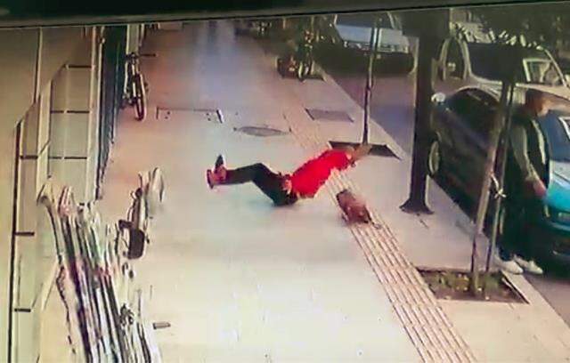 Antalya'da ilginç olay! Balkondan atlayan kadının altında kalmaktan saniyelerle kurtuldu