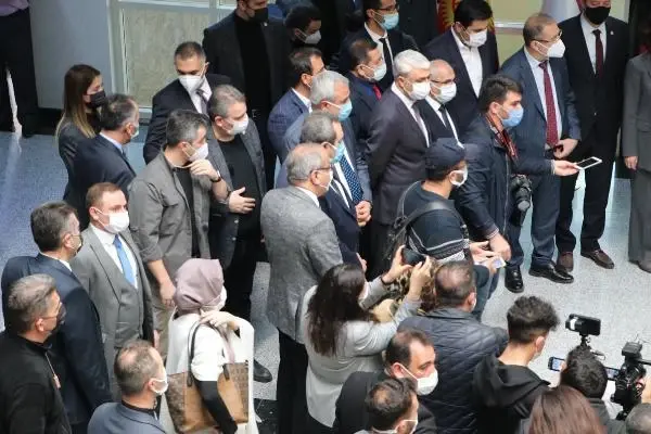 Bakan Pekcan: 'Gelir kaybı ve kira destekleri için 1 milyon 400 binin üzerinde başvuru onaylandı' Bakan Pekcan: 'Gelir kaybı ve kira destekleri için 1 milyon 400 binin üzerinde başvuru onaylandı'