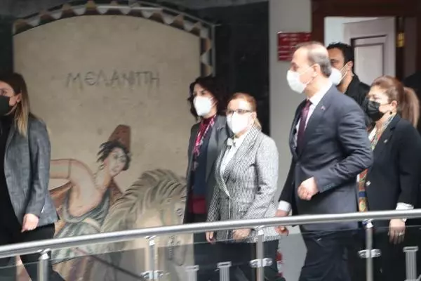 Bakan Pekcan: 'Gelir kaybı ve kira destekleri için 1 milyon 400 binin üzerinde başvuru onaylandı' Bakan Pekcan: 'Gelir kaybı ve kira destekleri için 1 milyon 400 binin üzerinde başvuru onaylandı'