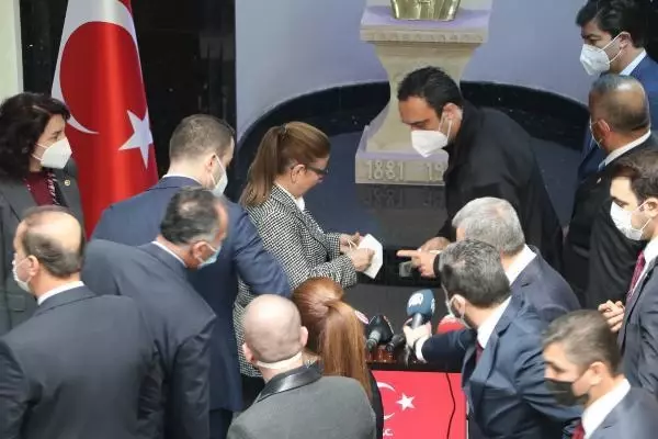 Bakan Pekcan: 'Gelir kaybı ve kira destekleri için 1 milyon 400 binin üzerinde başvuru onaylandı' Bakan Pekcan: 'Gelir kaybı ve kira destekleri için 1 milyon 400 binin üzerinde başvuru onaylandı'