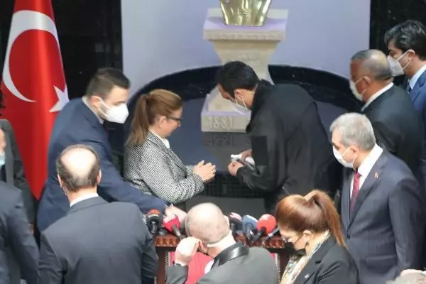 Bakan Pekcan: 'Gelir kaybı ve kira destekleri için 1 milyon 400 binin üzerinde başvuru onaylandı' Bakan Pekcan: 'Gelir kaybı ve kira destekleri için 1 milyon 400 binin üzerinde başvuru onaylandı'