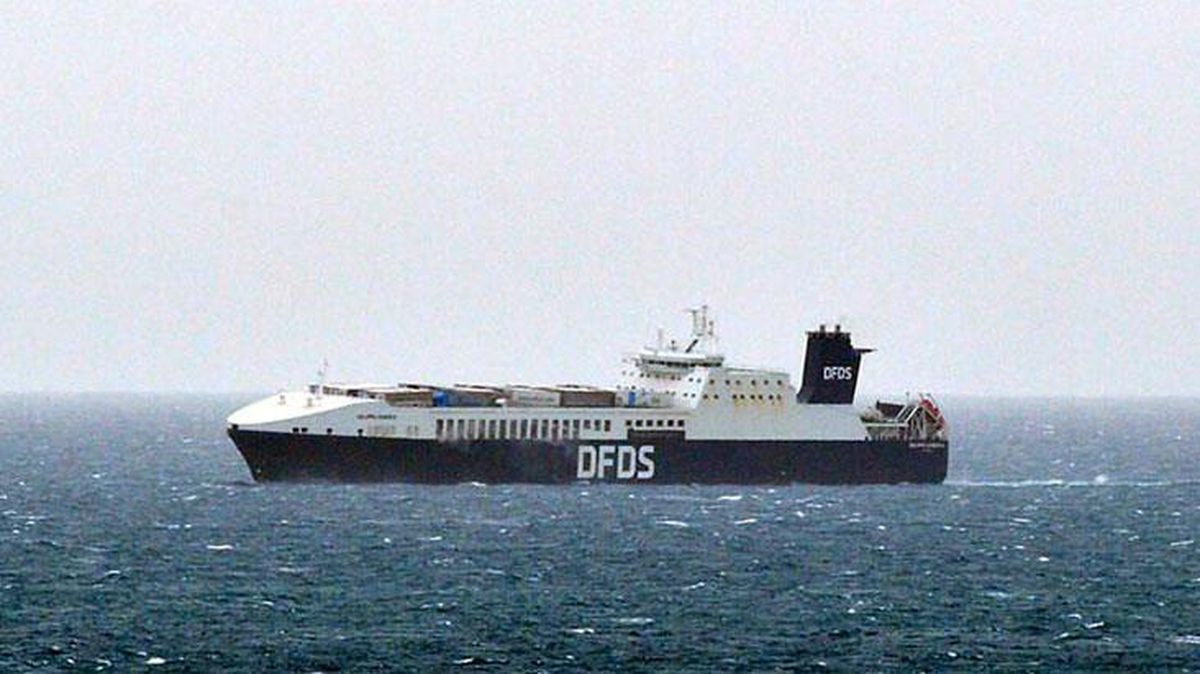 Çanakkale'de yanan Ro-Ro gemisindeki yangın kontrol altına alındı