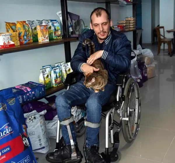 Son dakika haber... Engelli Burak'ın hayali yavru kedi 'Dipsi' ile gerçekleşti Son dakika haber... Engelli Burak'ın hayali yavru kedi 'Dipsi' ile gerçekleşti