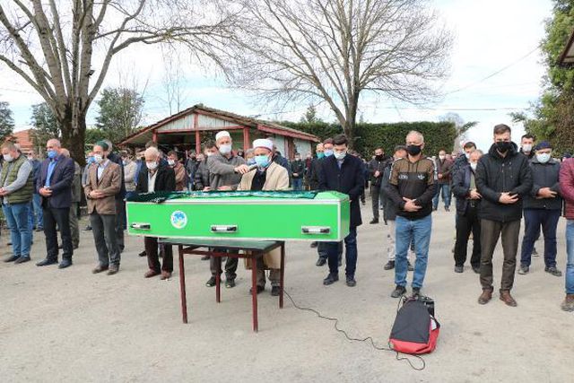 isikta bekleyen tir a arkadan carpan otomobil 2 13921224 o