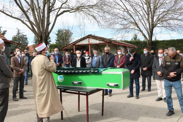 isikta bekleyen tir a arkadan carpan otomobil 3 13921224 o
