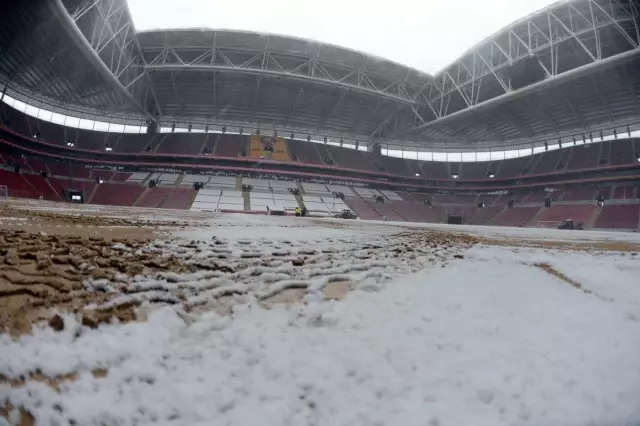 Kasımpaşa, Galatasaray'ın maç saati değişikliği talebine destek verdi Kasımpaşa, Galatasaray'ın maç saati değişikliği talebine destek verdi