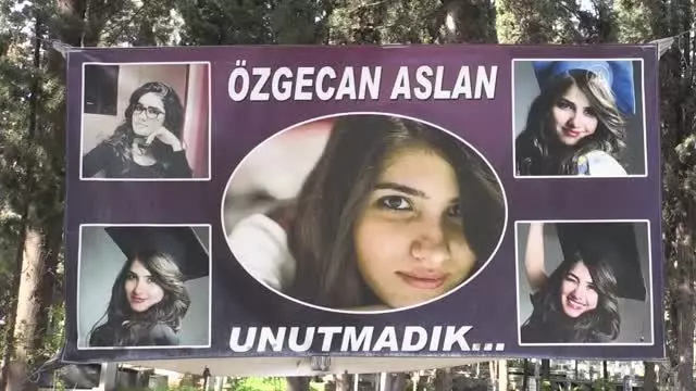 Özgecan Aslan ölümünün 6. yılında mezarı başında anıldı Özgecan Aslan ölümünün 6. yılında mezarı başında anıldı