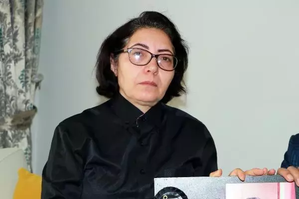 Son dakika haberi | Özgecan'ın ölüm yıl dönümünde annesi gözyaşlarını tutamadı; babası 'Kadına şiddet, insanlığa ihanettir' dedi