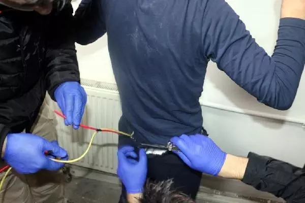 PKK'lılar bu kez eşofmanda patlayıcı fitili, sigarada bomba ateşleme kapsülü ile yakalandılar