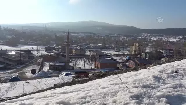 Sarıkamış'ta kar ve buz kütleleri şehir dışına taşınıyor Sarıkamış'ta kar ve buz kütleleri şehir dışına taşınıyor