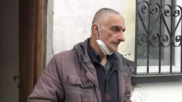 Şizofreni hastası kardeşlerin evinden 1 kamyonet çöp çıktı Şizofreni hastası kardeşlerin evinden 1 kamyonet çöp çıktı