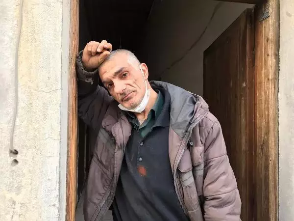 Şizofreni hastası kardeşlerin evinden 1 kamyonet çöp çıktı Şizofreni hastası kardeşlerin evinden 1 kamyonet çöp çıktı
