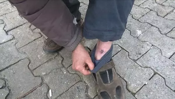 Şizofreni hastası kardeşlerin evinden 1 kamyonet çöp çıktı Şizofreni hastası kardeşlerin evinden 1 kamyonet çöp çıktı