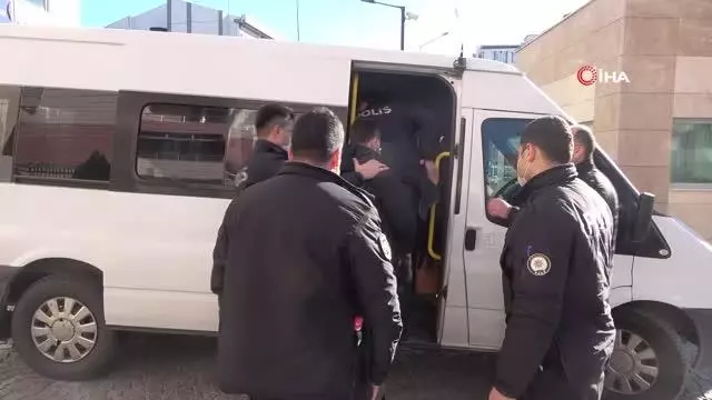 Adliye önünde çıkan kavganın şüphelileri adliyeye sevk edildi