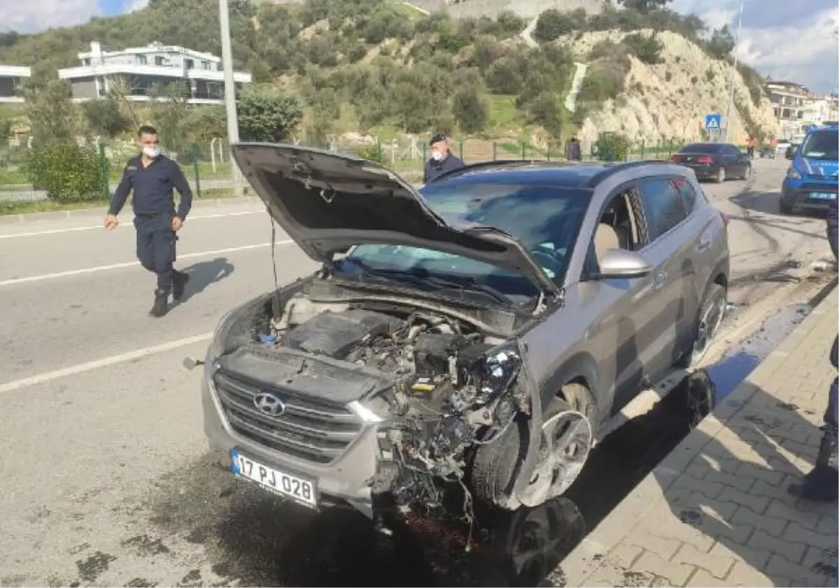 Çanakkale'de taksiyle cip çarpıştı: 6 yaralı