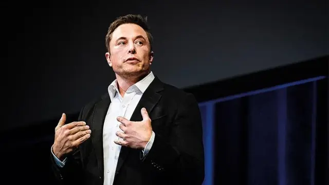 Elon Musk, Tesla Roadster modeli aracını uçurmayı planlıyor Elon Musk, Tesla Roadster modeli aracını uçurmayı planlıyor