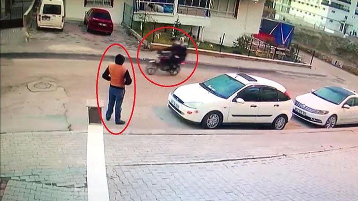 İşe gitmek için kaldırımda beklerken, başkasına düzenlenen silahlı saldırıda öldü