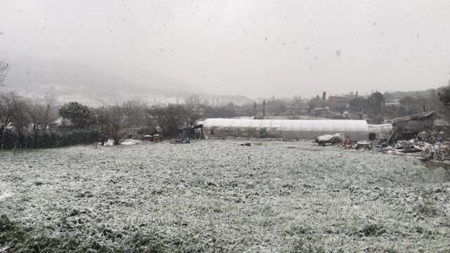 Son Dakika! Sıcaklık 15 derece birden düştü, uyarıların ardından İstanbul'da kar yağışı başladı