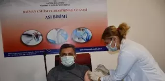 Son dakika haber! Aşı olan Batman Valisi Şahin: Aşı, salgınla mücadelede tek silah