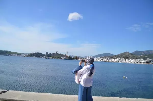 Bodrum'da güneşli havanın keyfini turistler çıkardı Bodrum'da güneşli havanın keyfini turistler çıkardı