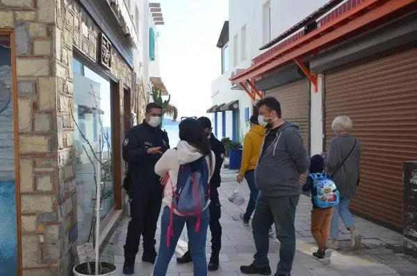 Bodrum'da güneşli havanın keyfini turistler çıkardı Bodrum'da güneşli havanın keyfini turistler çıkardı