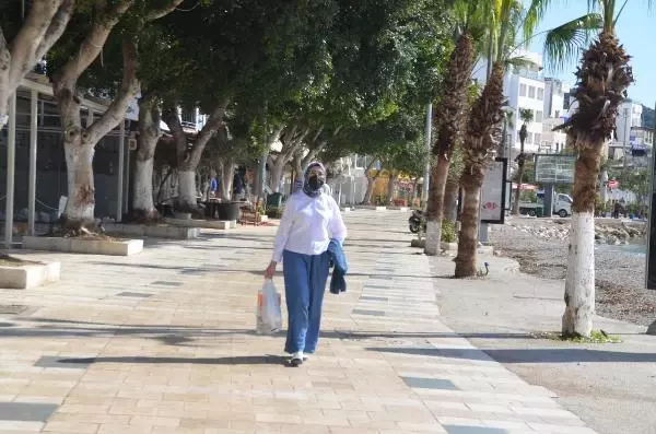 Bodrum'da güneşli havanın keyfini turistler çıkardı Bodrum'da güneşli havanın keyfini turistler çıkardı