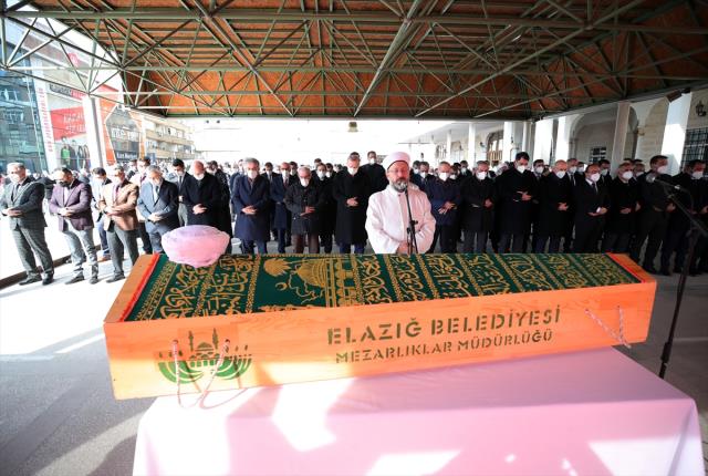 Cumhurbaşkanı Erdoğan, 'Vasiyetimdir, cenazeme katıl' diyen Hafız Abdullah Nazırlı'yı son yolculuğuna uğurladı