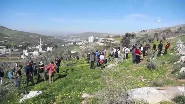 Son dakika haberleri | İsrail askerleri ağaç diken Filistinlilere müdahale etti