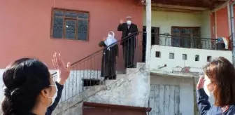 Jandarmadan, Sevgililer Gününde evlenen yaşlı çifte sürpriz ziyaret