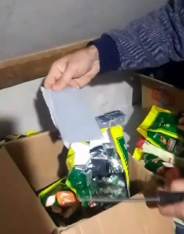 Kaçak cep telefonları battaniyenin arasında ele geçti Kaçak cep telefonları battaniyenin arasında ele geçti
