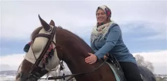Kars'ta at binen Rus Olga, cirit atmayı da öğrenecek
