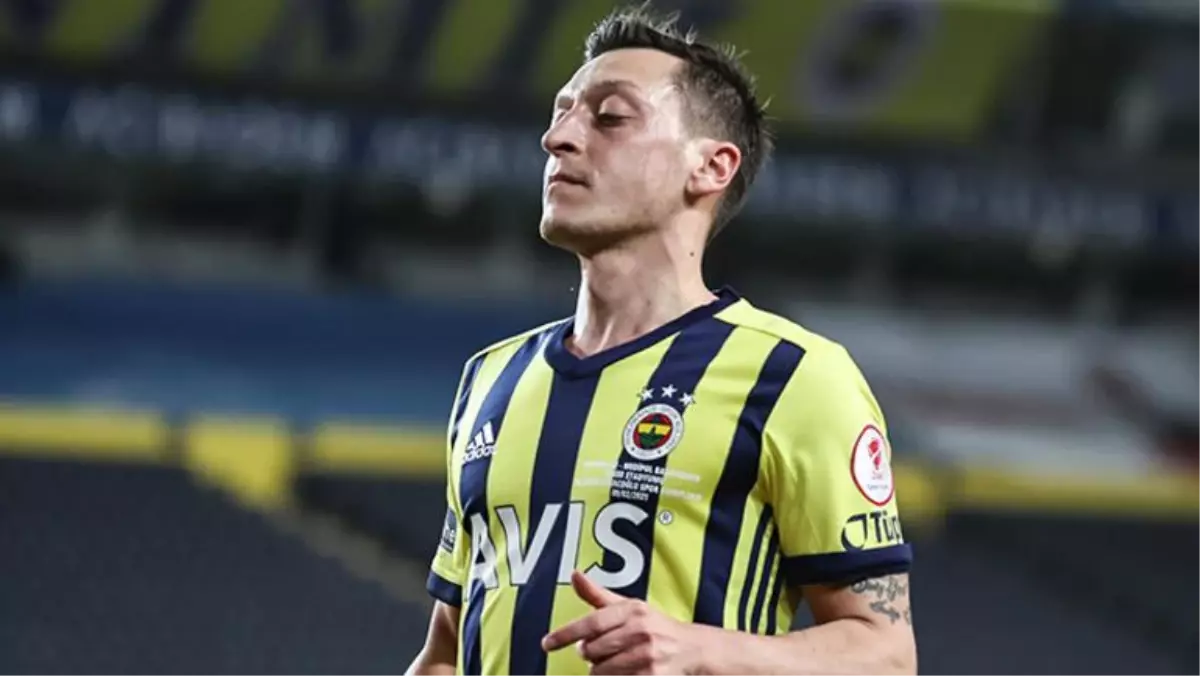 Maç öncesi İstiklal Marşı'nı okumayan Mesut Özil, sosyal medyada linç yedi