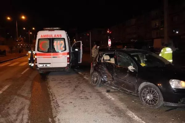 Otomobil ve ambulans çarpıştı! 3 kişi yaralandı, hamile kadın ambulansta doğum yaptı Otomobil ve ambulans çarpıştı! 3 kişi yaralandı, hamile kadın ambulansta doğum yaptı