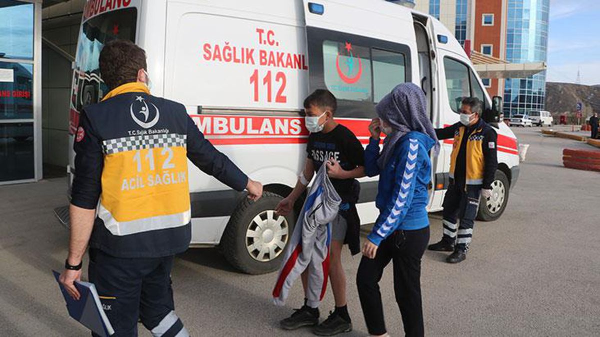 Köpeğin saldırısına uğrayan 3 çocuklardan biri kaçtı, 2'si tedavi altında