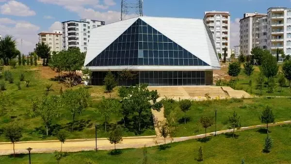 Şanlıurfa'da El Battani Uzay ve Havacılık Bilim Merkezi kuruldu Şanlıurfa'da El Battani Uzay ve Havacılık Bilim Merkezi kuruldu