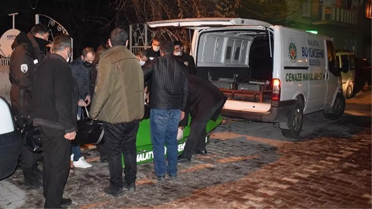 Yatak odasına giren kadın, 2 çocuğunun babasını tavana asılı halde