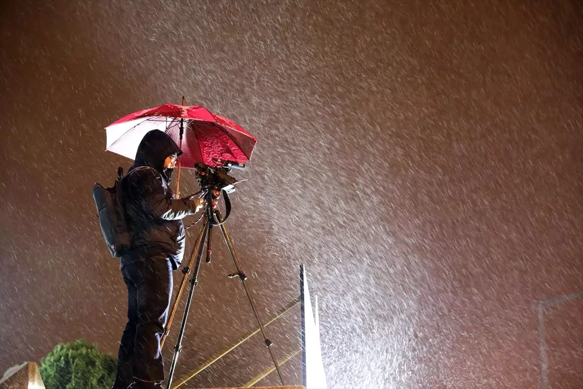 Tüm yurdu etkisi altına alması beklenen kar yağışı Edirne'de başladı