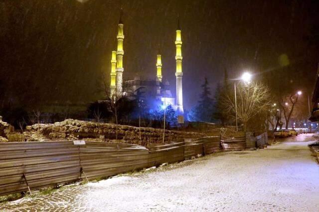 Tüm yurdu etkisi altına alması beklenen kar yağışı Edirne'de başladı